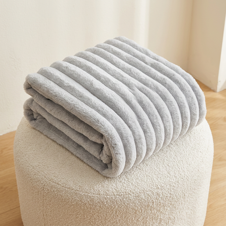 Gris argenté, plaid plié