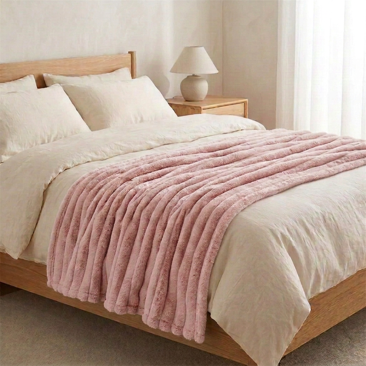 Plaid doux côtelé – 150 × 200 cm