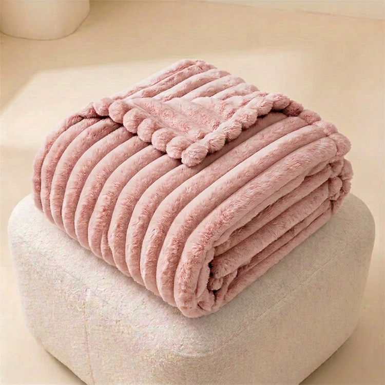 Plaid doux côtelé – 150 × 200 cm